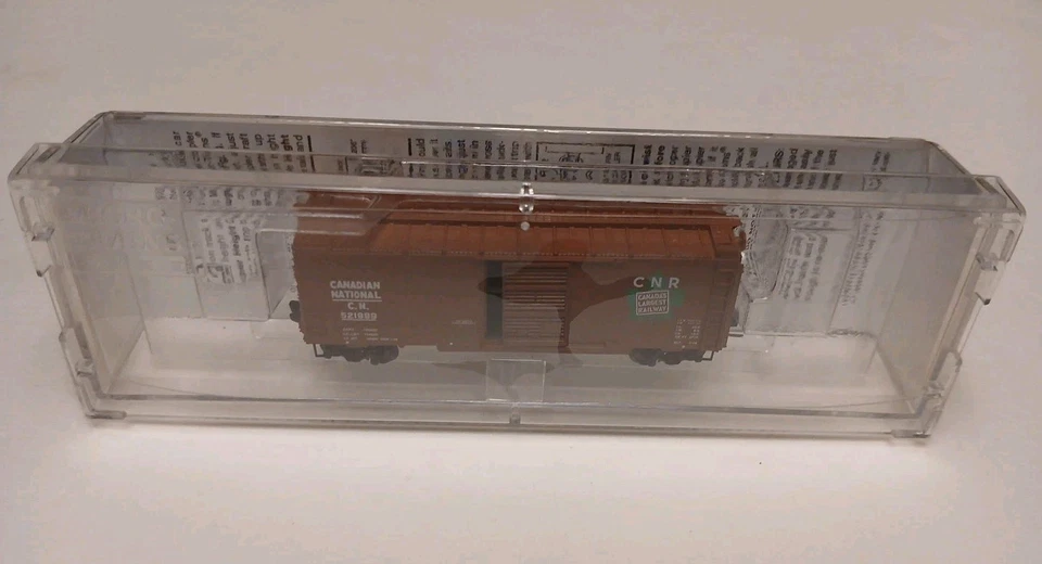 Z-Scale Canadian National 40' Standard Box Car Single Door Micro-Z 521999 - Image 2 of 4
