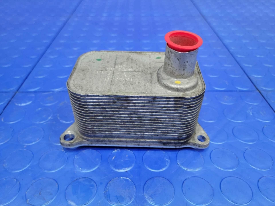 Оригинальный масляный радиатор двигателя Volkswagen Audi 2,0 л деталь от оригинального производителя 6J117021Q - Изображение 3 из 4