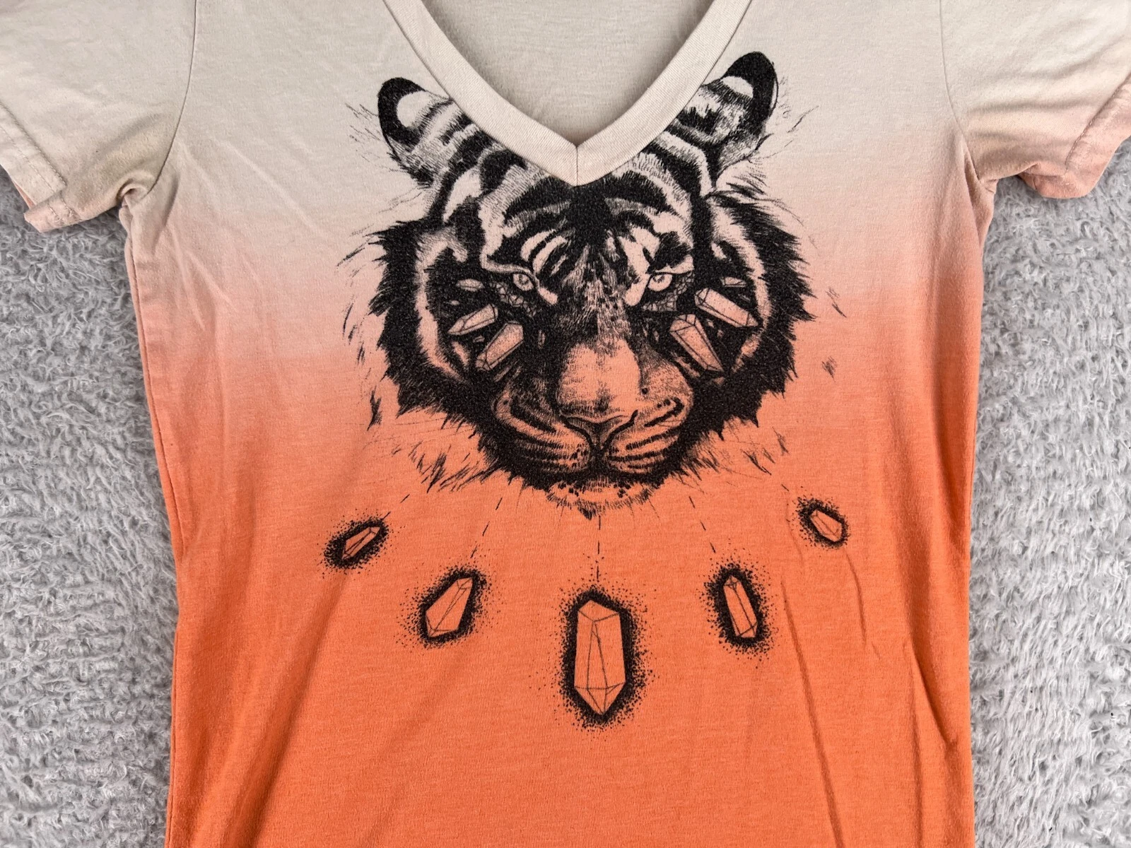 burton beige fade bengal tiger v-neck made in usa shirt