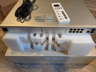 Ubiquiti UniFi Networks UDM PRO 8 Port Dream Machine Pro Security Gateway