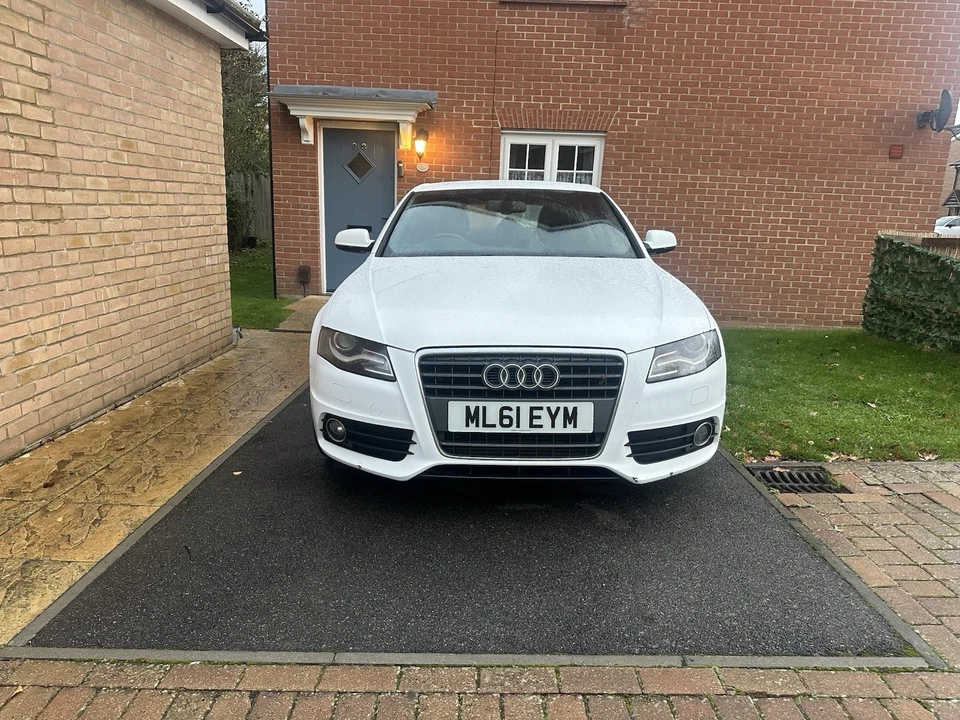 2011 Audi A4 2.0 Tdi S line - Image 2 of 4