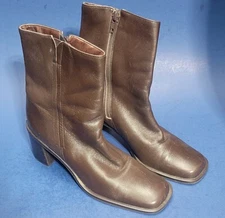 WOMEN BROWN LEATHER BOOTS CATHY JEAN SIZE 7.5 mid calf stacked heels.
