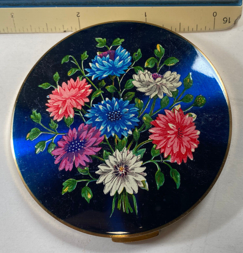 VINTAGE STRATTON ENGLAND COMPACT GOLD TONE FLOWERS DARK BLUE W77