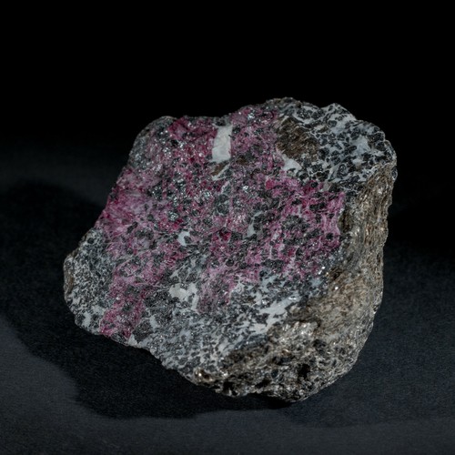 354 g Rubí (Corindón Rojo) Cristal Mineral Espécimen del Área Polar de los Urales 78x74mm - Imagen 9 de 9