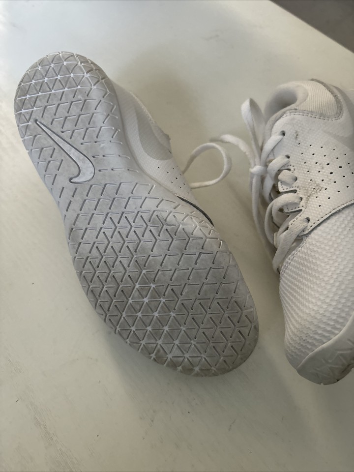 Nike Girl's Youth Cheer Sideline IV Cheerleading Shoes 13 C PreOwned