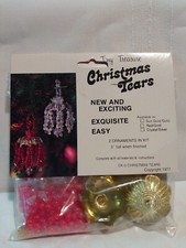 VINTAGE 1977 MERRI MAC CHRISTMAS ORNAMENT CRAFT KIT MAKES TWO BEADS RED GOLD NIP