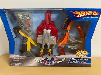 Hot Wheels Micro Madnetics - Mega Micro Stunt Pack w/ 6 vehicles, New & Sealed