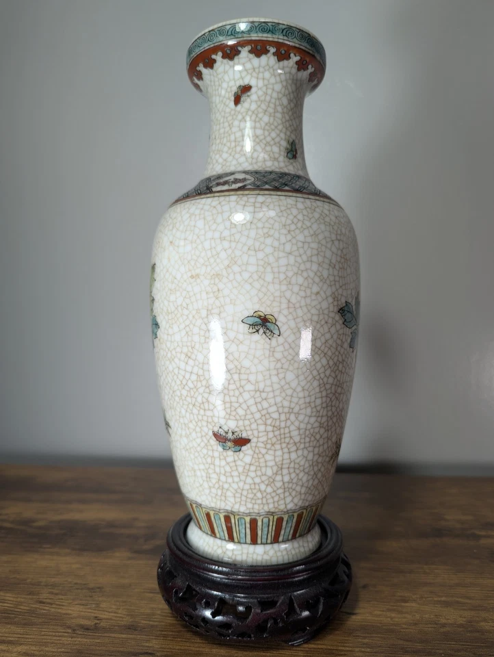 Jarrón chino vintage multicolor esmalte craquelado, con base de madera, flor y pájaro, años 90 Foto 4 de 4