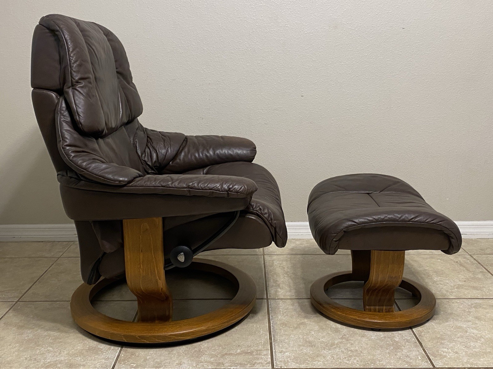 Ekornes Stressless Leather Recliner Chair & Ottoman Large Reno Norway Furniture