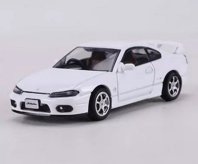 DIECAST MASTERSミニカー1/64日産シルビア S15 ホワイト新品 1/64 DieCast Master Nissan Silvia S15 White RHD (White Container