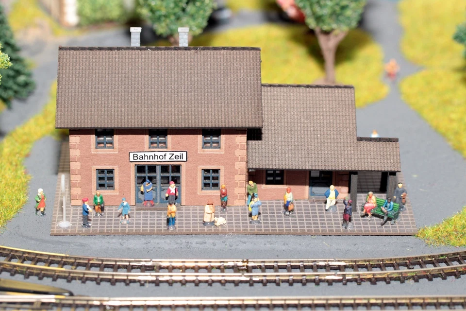 Noch 88313 Modellbahnkoffer Serfaus mit Märklin mini club Gleisen, Beleuchtung - Bild 2 von 4