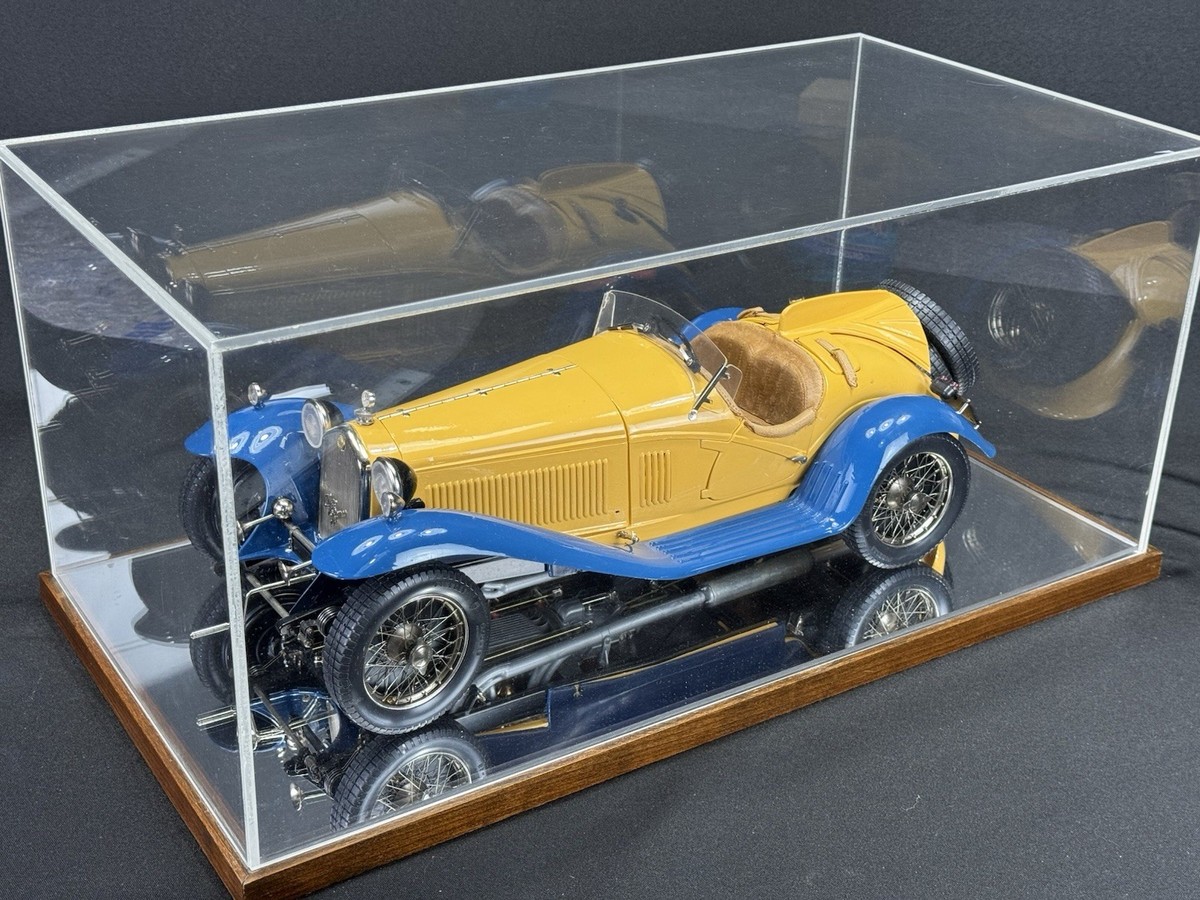 Pocher 1:8 Alfa Romeo 8C 2300 Monza Large Scale Model w/ Display