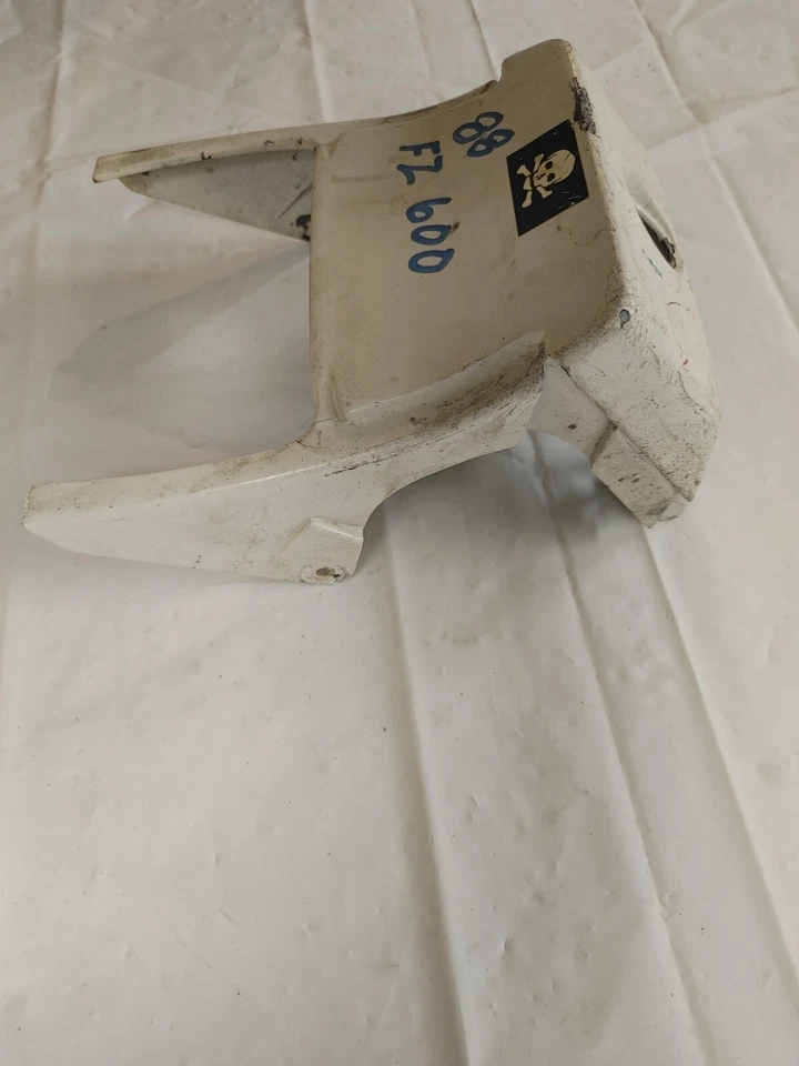 Cubierta de guardabarros trasero Yamaha FZ600 1988 46X-Y2165-10-5X Foto 3 de 4