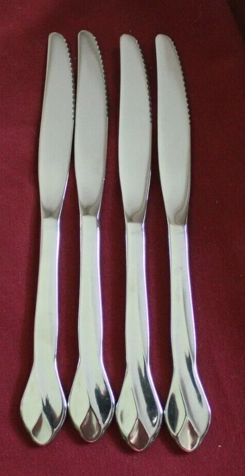 Oneida Stainless TRIBECA Set of 4 Solid Handle Knives LG Serrate Flatware USA