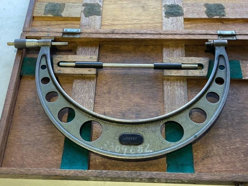 Used Mitutoyo OM-325 Outside Micrometer 300-325mm with Box & Standard Bar Japan