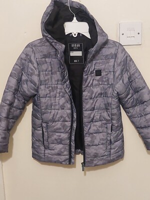 grau-schwarze Camouflage Urban Republic Jungen Steppjacke, Gr. 7.