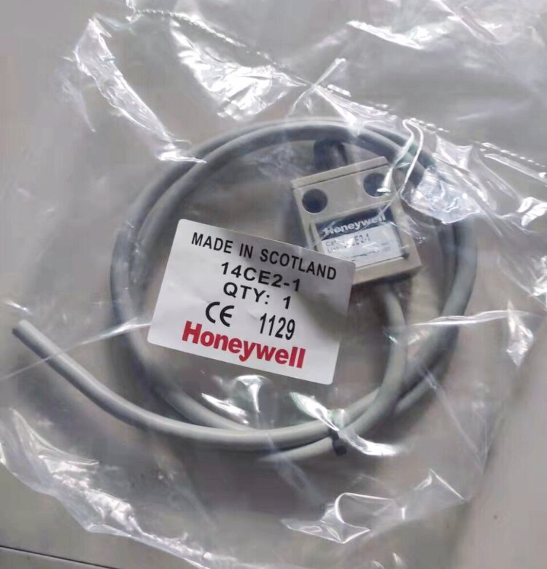 New HONYEWELL 14CE2-1 Limit switch QTY:1pcs[M158a]