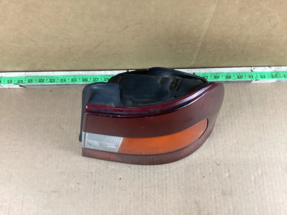 Luz trasera derecha del lado del pasajero Hyundai Elantra 1992-1993 OEM Foto 2 de 4
