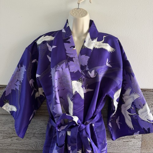 Kimono viola vibrante giapponese vintage con motivo gru - Foto 2 di 8