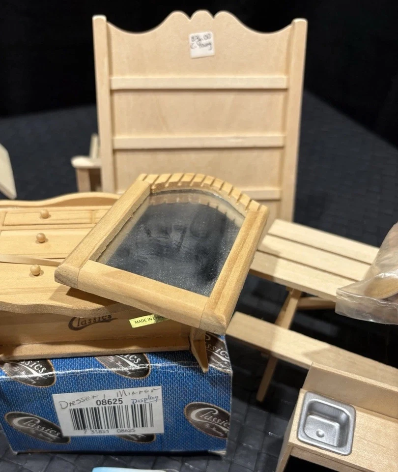 Lote hágalo usted mismo de muebles de madera para casa de muñecas sin pintar - 15 + piezas. Marca y artesanal Foto 4 de 4