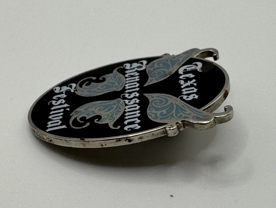 Prendedor del Festival del Renacimiento de Texas 2012 (alas de hadas en óvalo azul/plateado)  Foto 4 de 4