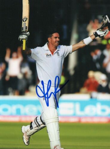 5x7 Original Autographed Photo of English Cricketer Kevin Pietersen - Picture 1 of 1