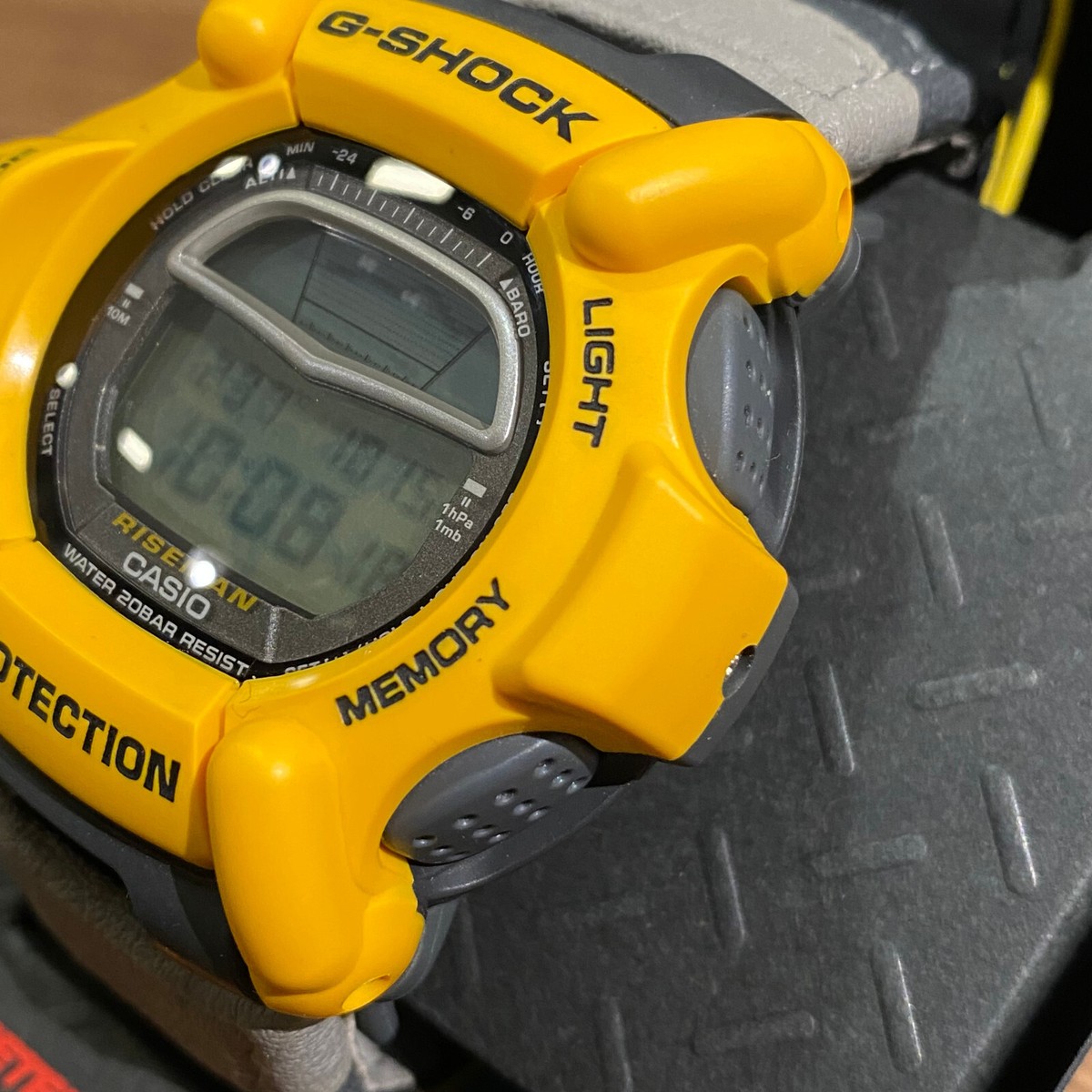 CASIO G-Shock DW-9100YJ -9T Riseman ALT / THERMOMETER