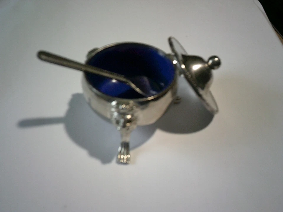 ANTIQUE STERLING SILVER SALT CELLAR VINTAGE WITH LID AND SPONE AND COBALT GLASS - Image 2 of 4