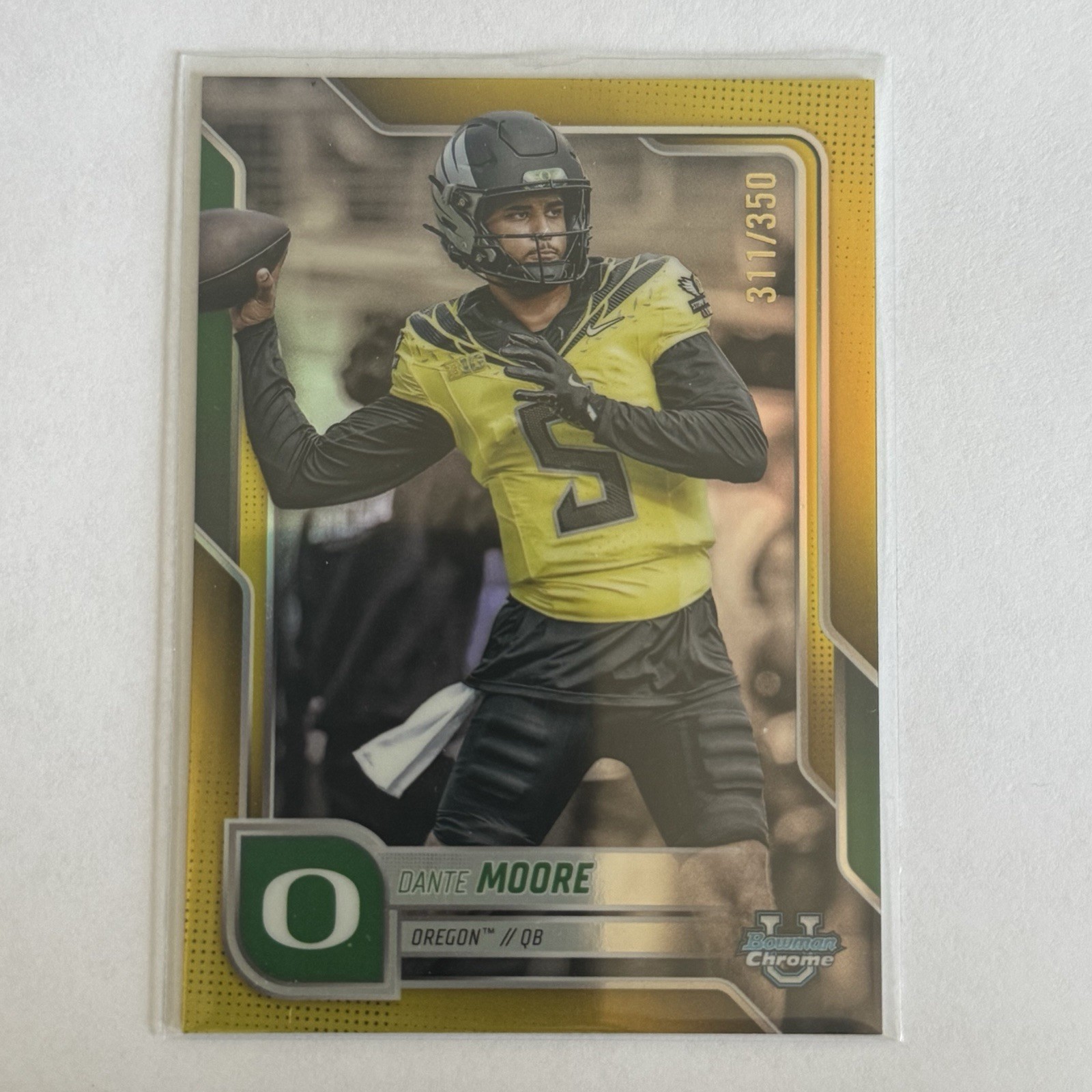 2025 Bowman University Chrome - Dante Moore #137 Yellow Refractor /350 (RC)