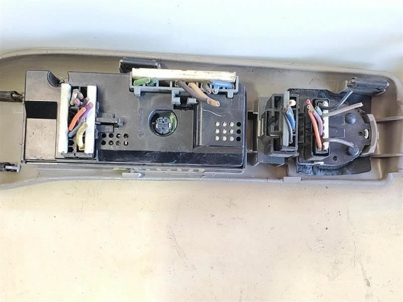 Chevrolet Tahoe 1996-1997, interruptor maestro de moldura de puerta delantera, marrón, n.º de parte: 15724567 Foto 4 de 4