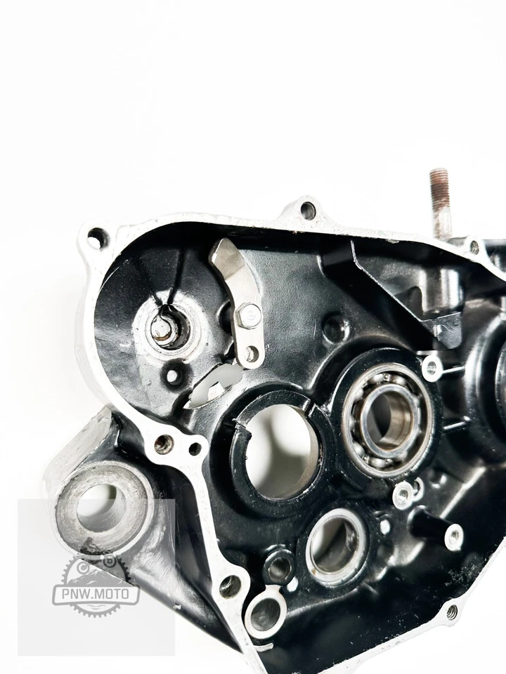 Honda CR250R CR 250R 1985 OEM caja de motor derecha compatible con 1985-1986 Foto 4 de 4