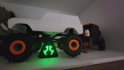 AXIAL SCX24 1966 FORD BRONCO 4X4 MUD TRUCK HARD BODY SHELL & CHASSIS MOUNT PARTS - Picture 3 of 11