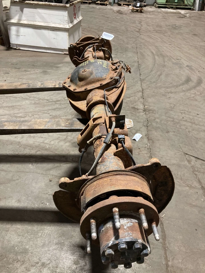 Used Rear Axle Assembly Rear fits: 2016 Chevrolet Silverado 2500 pickup w/fill p Foto 3 de 4