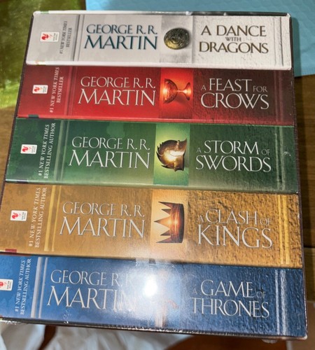 GEORGE R.R. MARTIN - A SONG OF ICE AND FIRE - 5 Book Boxed Set. Sealed. New. - Picture 6 of 7