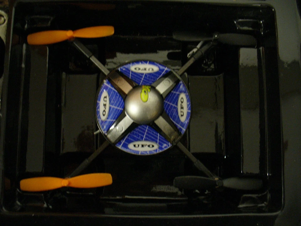  Mini Drohne - 2,4Ghz Quadrocopter Monstertronic die ideale Wonzimmerdrohne - Bild 4 von 4