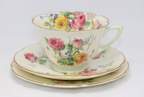 Gorgeous Royal Doulton 'Moss Rose' Cup, Saucer, Plate Trio Set V2247 - Picture 24 of 24
