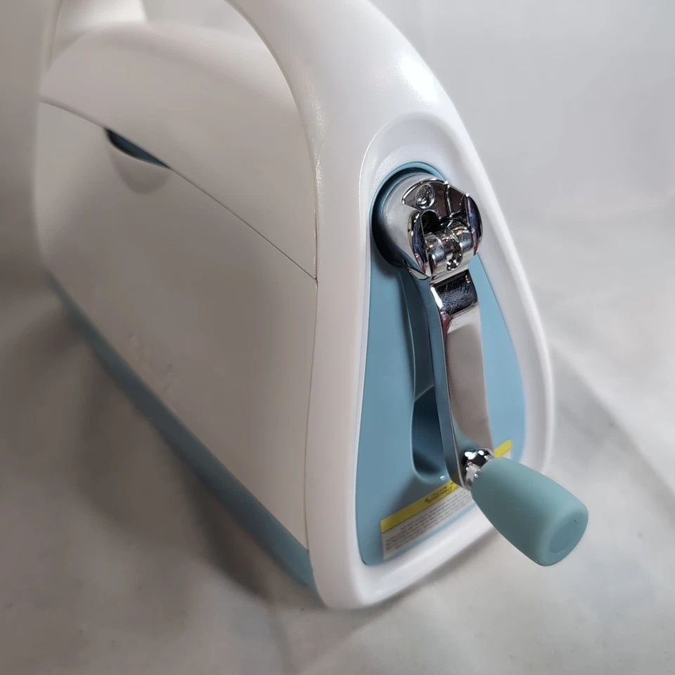 Cricut Cuttlebug Die Cutting Embosing Machine Folding White Blue Crank Manual - Photo 2/4