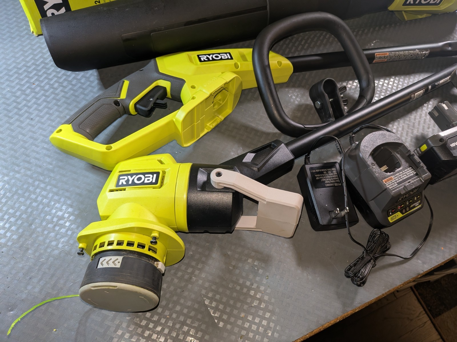 Ryobi 18V String Trimmer/Edger & Jet Fan Blower Kit 4Ah Battery & Charger