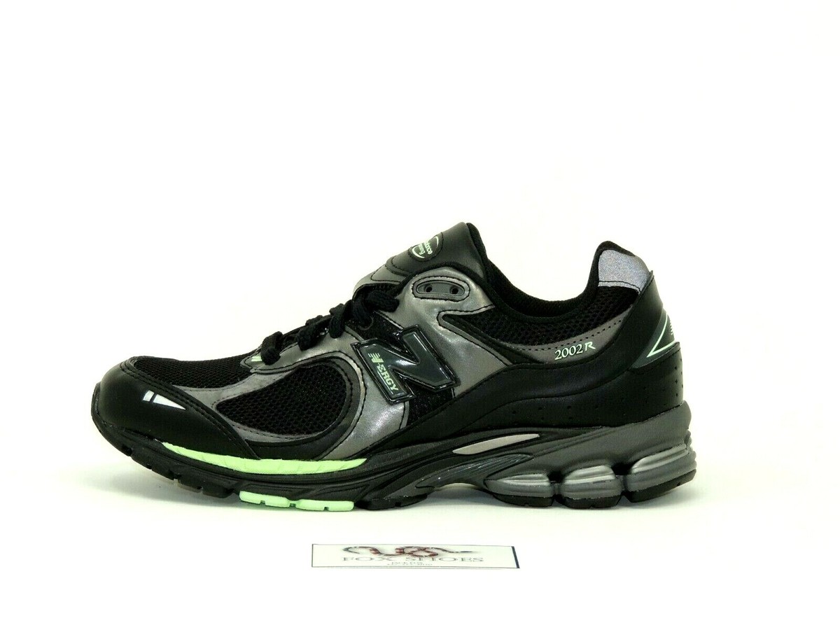 New Balance 2002R Black Silver Green (M2002RLD) - Size 8 New Balance 2002R Black Silver Green (M2002RLD) - Size 8