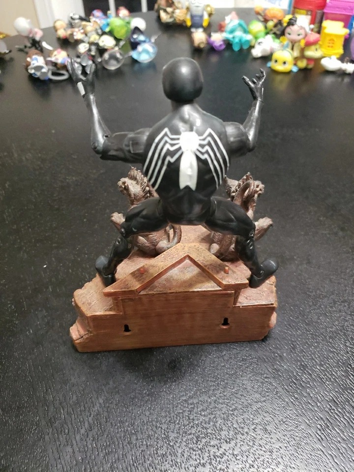 Figura Simbionte Negra WEB OF SPIDER-MAN MARVEL SELECT Diamante 2005 ~ Base Gárgola Foto 2 de 4