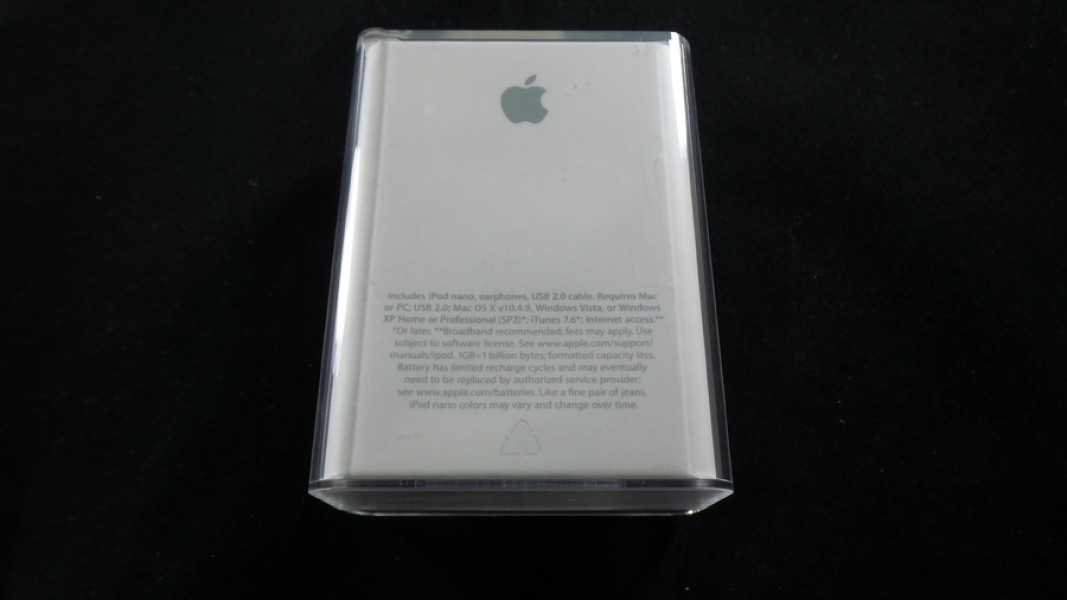 Apple iPod Nano A1236 8 GB - 3rd Generation - Black (PB261LL