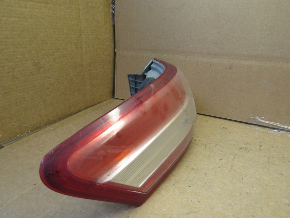 Luz trasera exterior izquierda Toyota Camry 2010 2011 original OEM 8156006340 Foto 3 de 4
