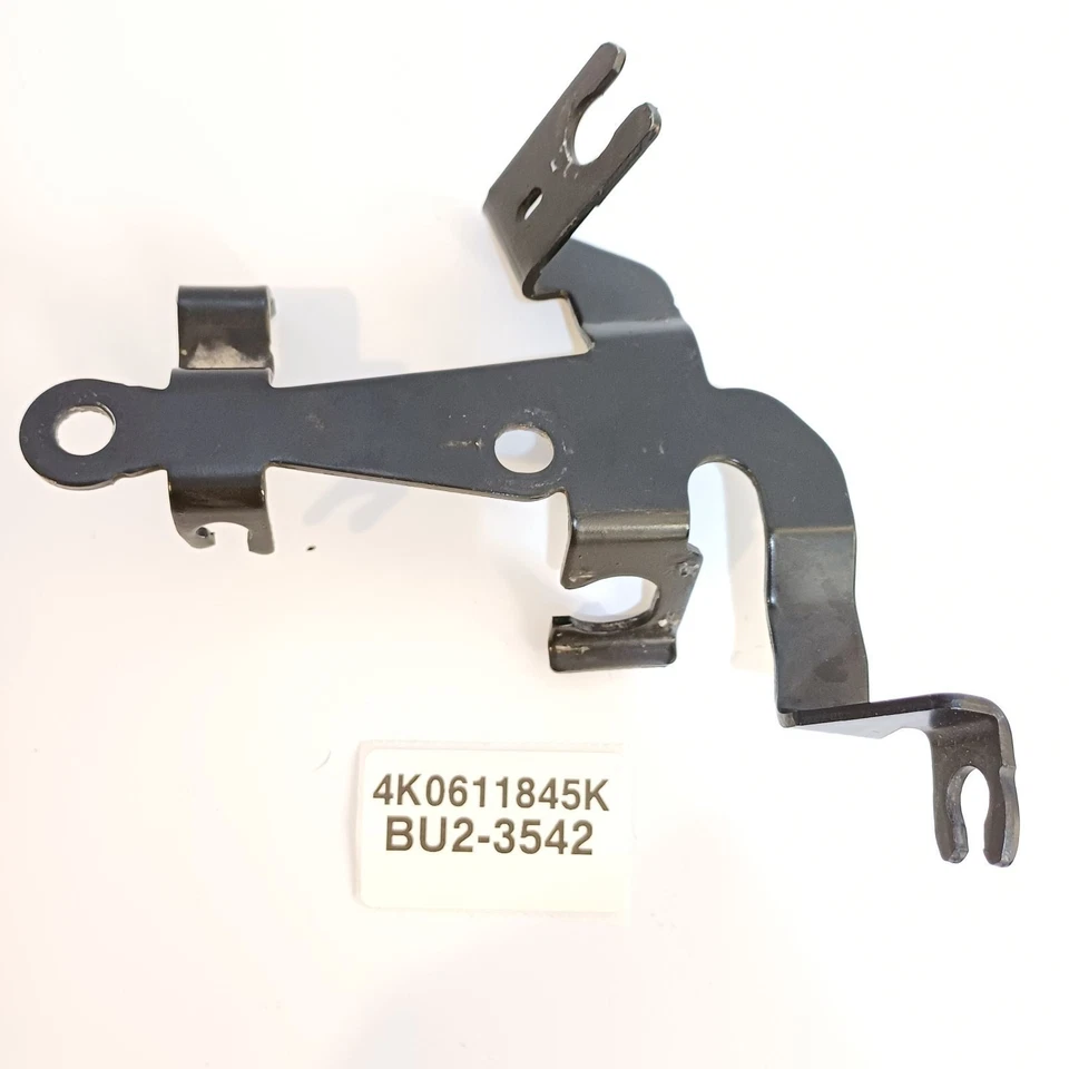 Soporte de línea hidráulica de freno inferior trasero Audi S6 2019-2025 4K0611845K Foto 3 de 4