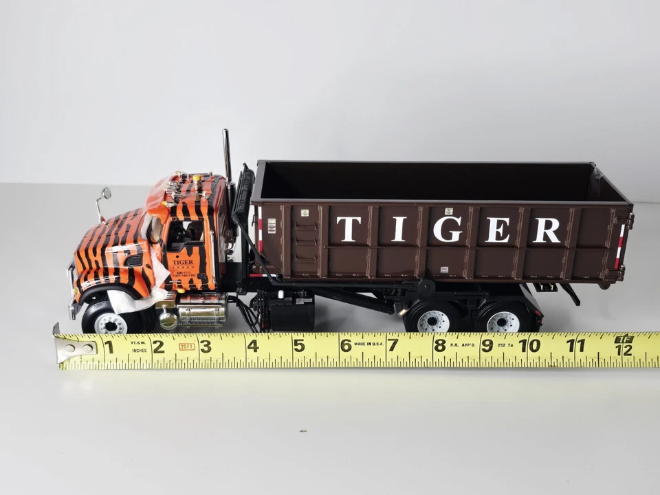 First Gear - Tiger Waste Mack Granite Roll Off Refuse Truck - 1:34 #19-3505 - Image 2 of 4