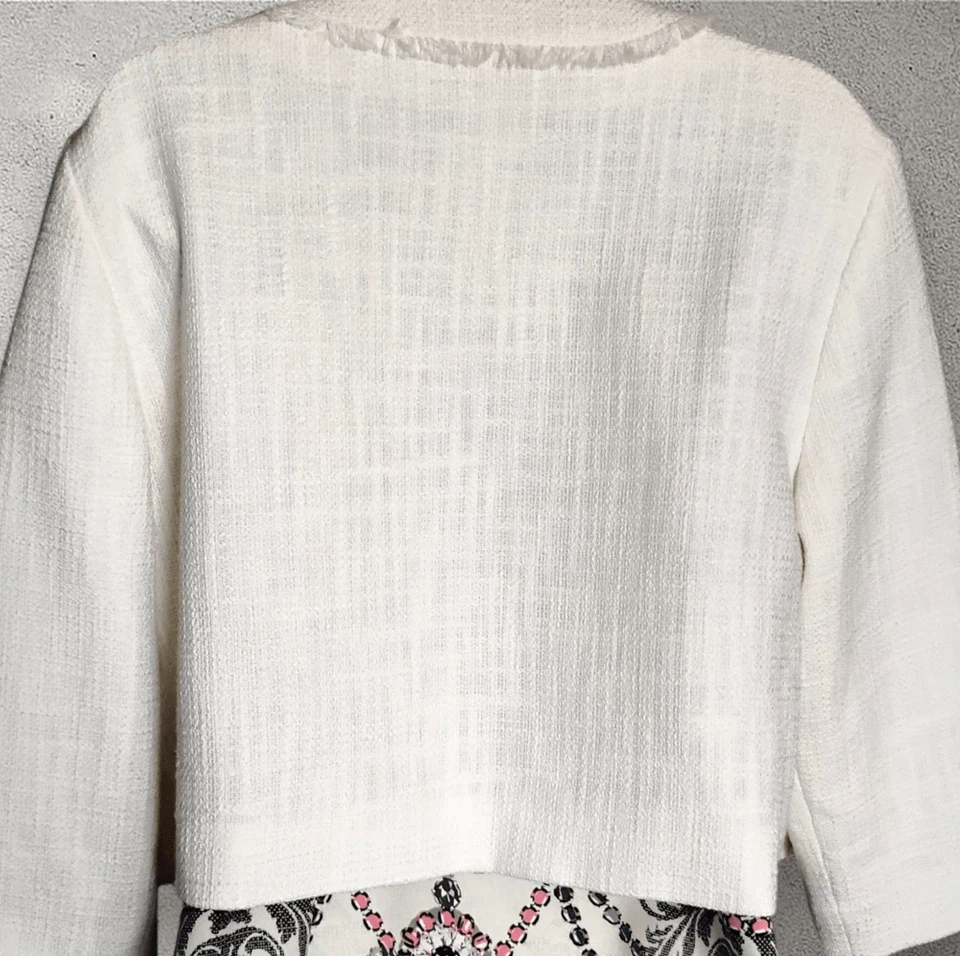 Jaqueta de tweed falso Karl Lagerfeld marfim cropped tamanho grande frente aberta GG - Imagem 4 de 4