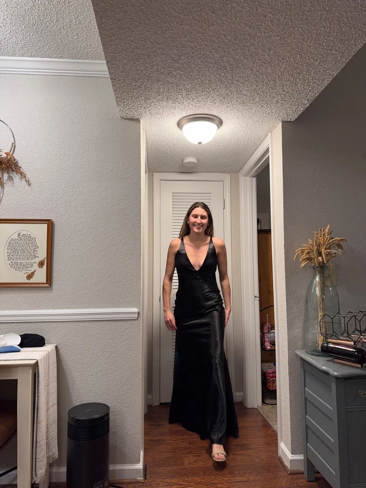 Nuevo vestido de dama de honor AW. Cristal satinado negro talla 6 gran cintura Foto 4 de 4