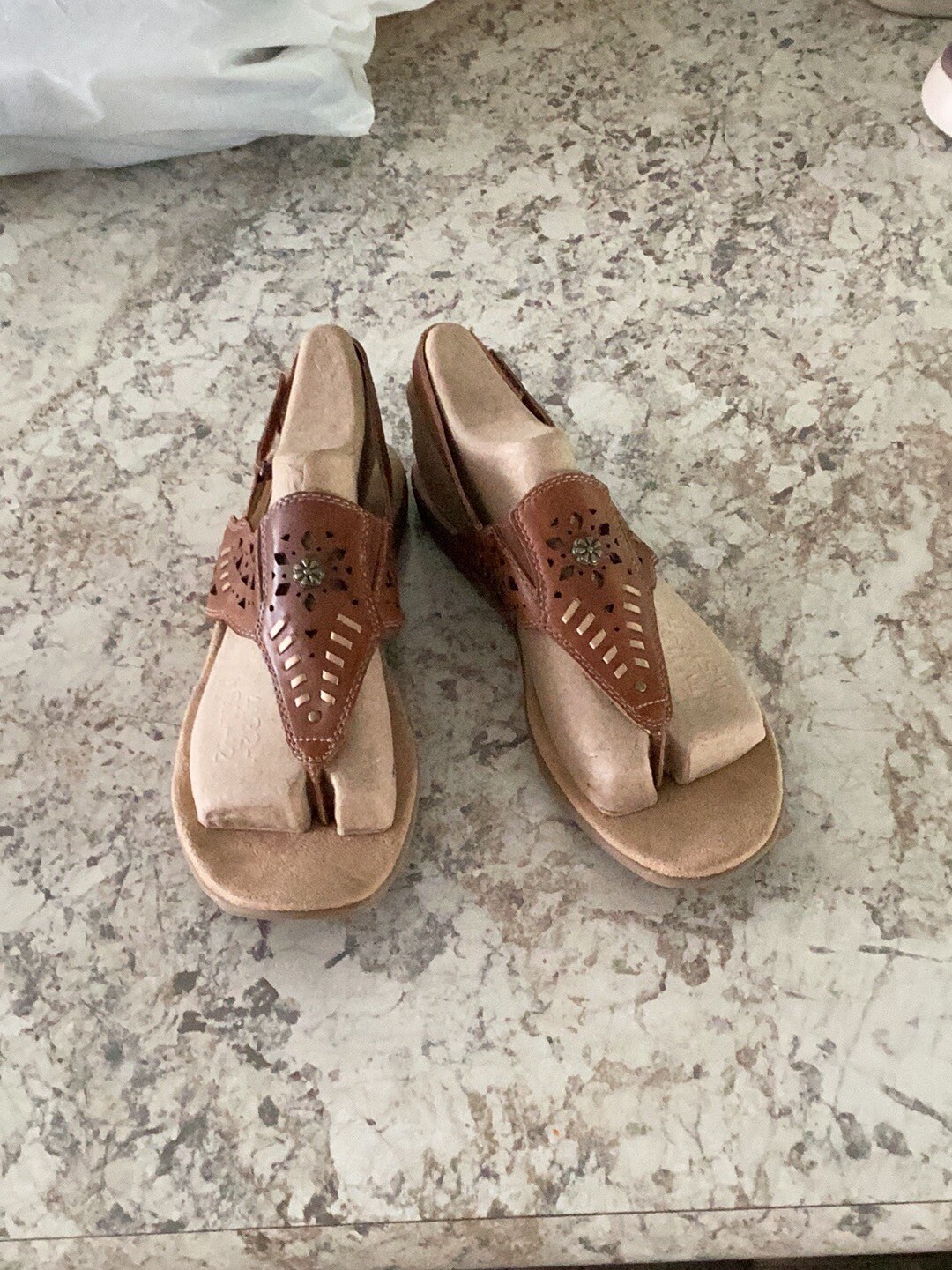 earth origins thong sandals