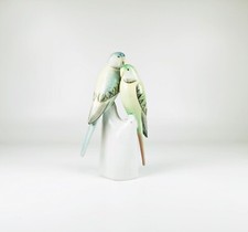 HOLLÓHÁZA, A PAIR OF BUDGERIGAR BIRDS, HANDPAINTED PORCELAIN FIGURINE ! (D017)