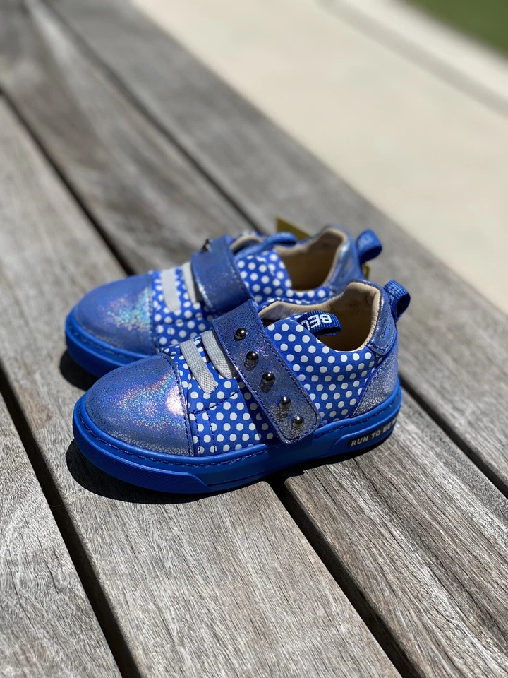 ZAPATOS DEPORTIVOS DE CUERO CON SOPORTE PARA ARCO PARA NIÑAS DE PUNTOS AZULES Foto 3 de 4