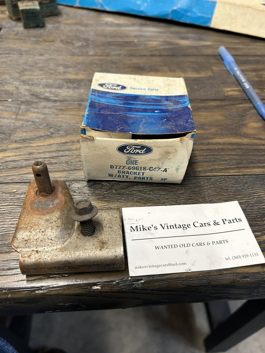 1965- 1973 MUSTANG COUGAR NOS SEAT REPAIR BRACKET PASS SIDE D7ZZ